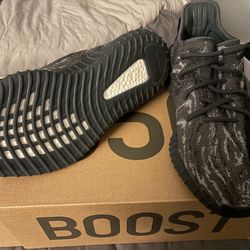 Yeezy 350 V2 Dark salt size 11.5