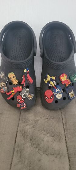 BOYS BLACK CROCS WITH MARVEL AND SUPERHERO CHARMS SIZE 12C