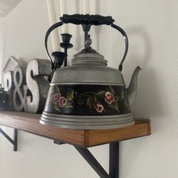 Vintage Floral Kettle 