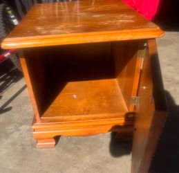 End table/night stand