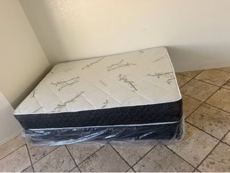 Queen side bed (never used )