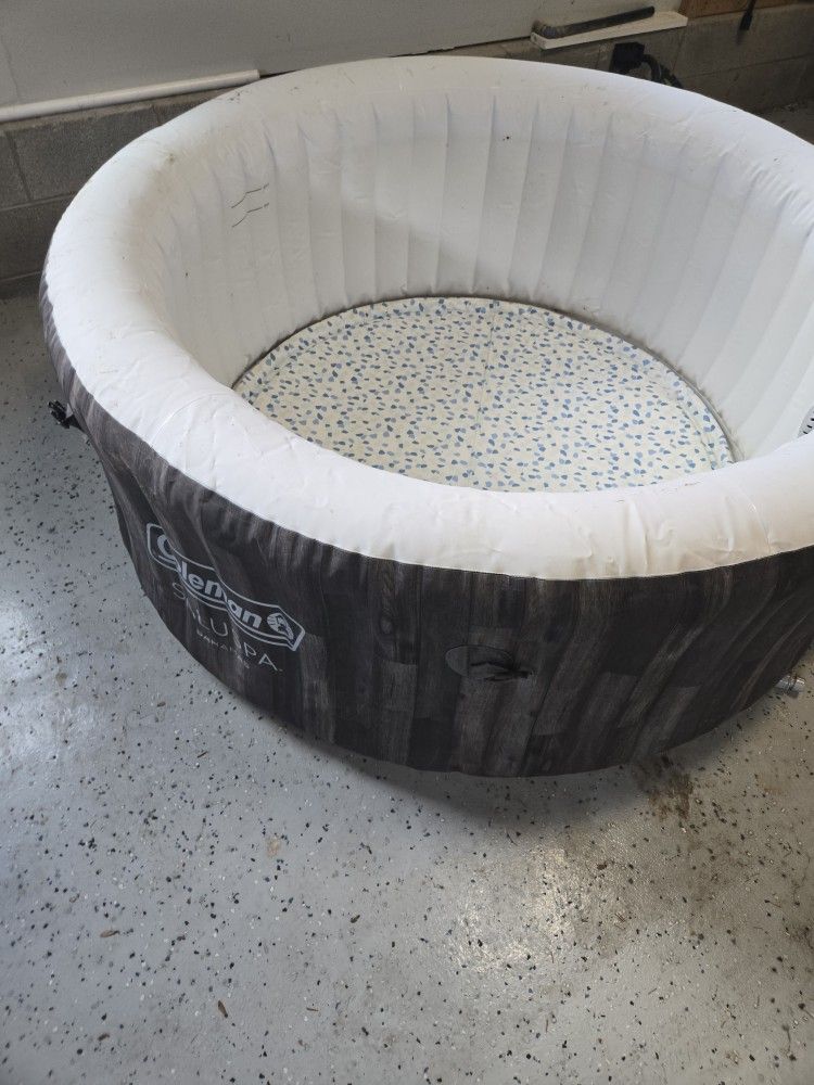 Coleman Saluspa Bahamas Inflatable Hottub