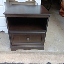 1-Drawer Wooden End Table 