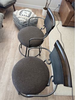 Bar stool chairs x2