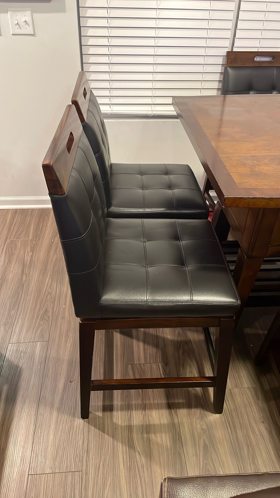 Room To Go Dining Table