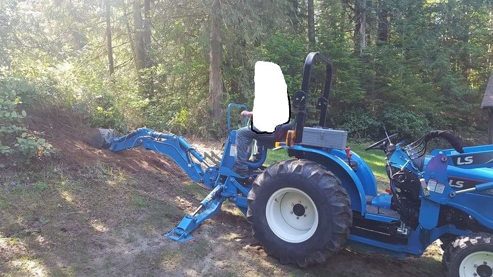 2017 LS XG3025 tractor with loader and backhoe low hours 248 warranty