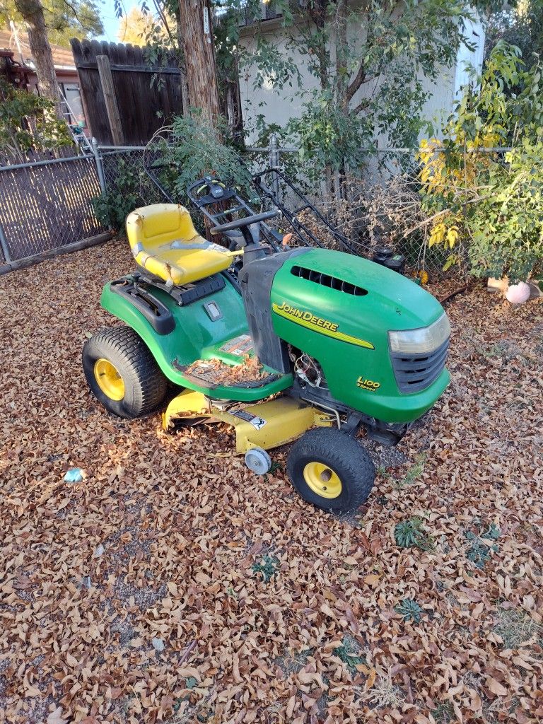 John Deere Riding Mower 