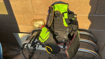 Scuba vest and dacor regulator