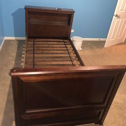 Wood 2 Twin Beds