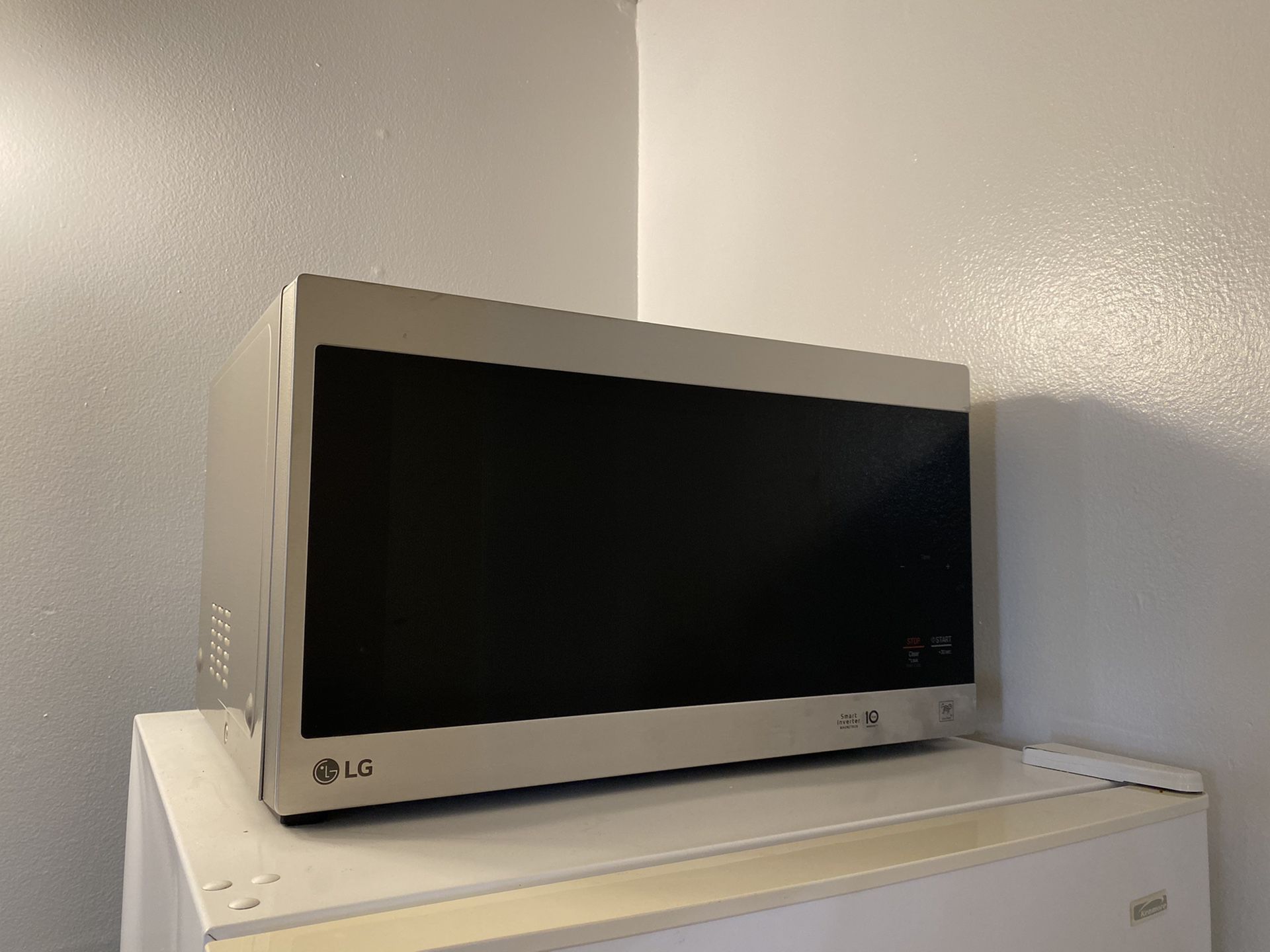 Almost new LG - NeoChef 1.5 Cu. Ft. Mid-Size Microwave