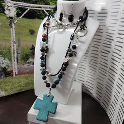 #2243, NATIVE NATURAL TURQUOISE NECKLACE 26'IN  & LAMPWORK BEADS EARRINGS.