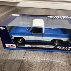 Diecast 1/18 scale Maisto  Chevy 1974 Cheyenne C10 Super Truck New In Box