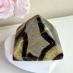 Septarian Pyramid 