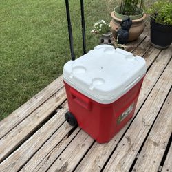 60 Quart Igloo Roller Cooler 