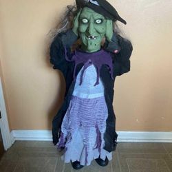Animated Heads up Hilda witch Halloween Animated prop