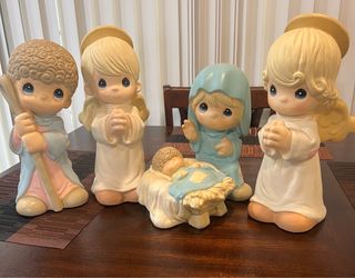 Precious Moments Nativity Figurine Set