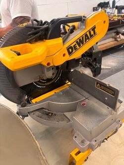 DEWALT 12-inch 15-Amp Dual-Bevel Sliding Compound Corded Miter Saw