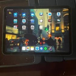 LIKE NEW iPad 10th generation 64gb WiFi with Screen Protector, Case, Box, Charger