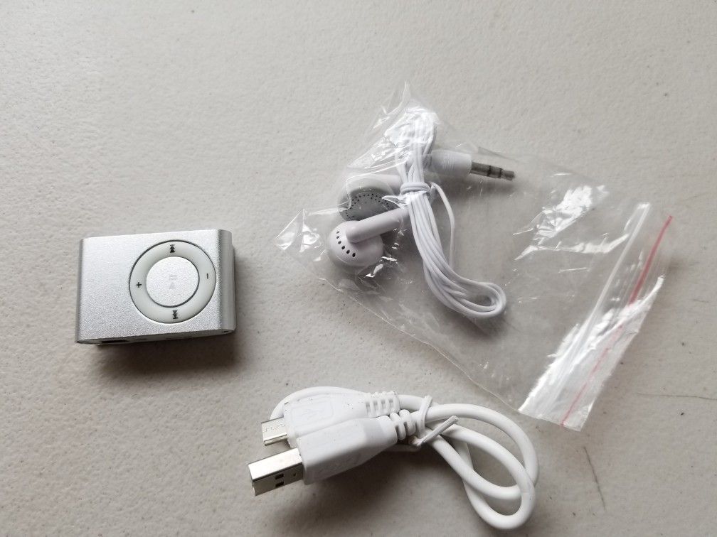 MP3 SILVER/ NOT INCLUDED MEMORY/ INCLUDEDS HEAPHONES CHARGER (NEW)