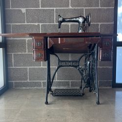 Singer Sewing Machine 