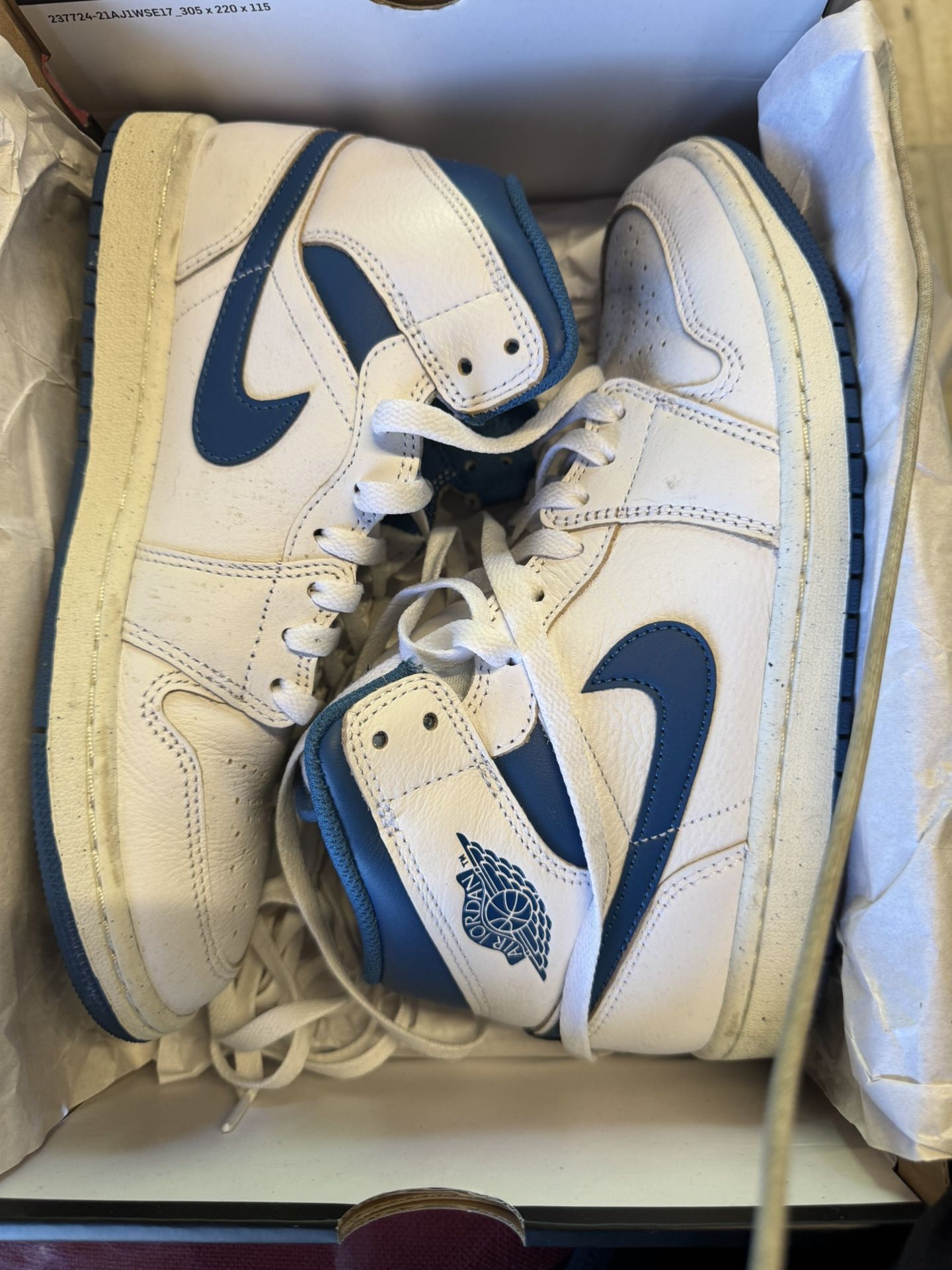 Air Jordan 1 Mid SE