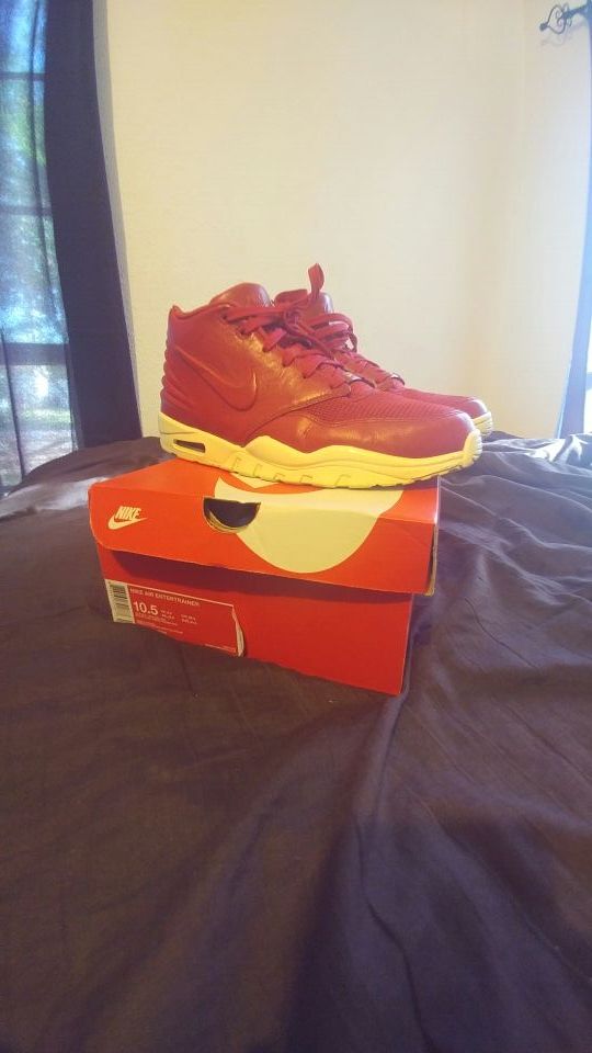Nike Air Entertainer (Size 10.5)