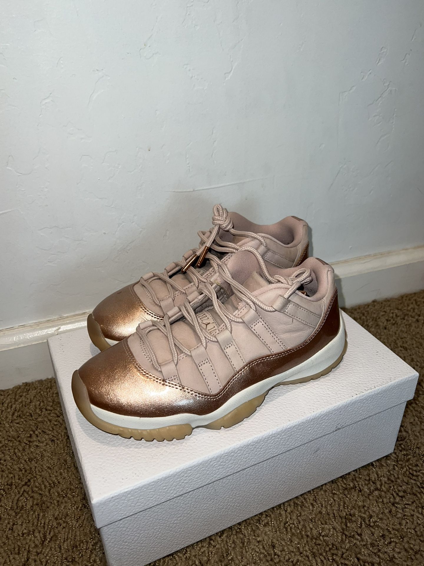 2018 Wmns Air Jordan 11 Low 'Rose Gold