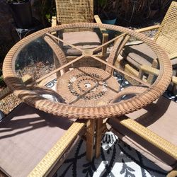 5 Pc Outdoor Wicker Dining Set With Cushions 