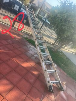 Escalera de 28 pies de fibra de vidrio buena marca, tengo muchas muy baratas