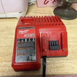 Milwaukee M12/M18 Charger