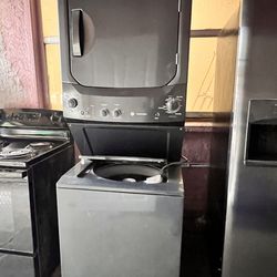 GE Unitized Space Maker 3.8 Cubic Ft Capacity And Stainless Steel Basket 5.9 Cubic Ft Capacity Electric Washer:Dryer Combo.