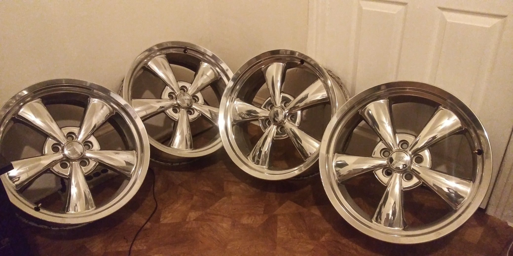 Set of chrome 20 inch Dodge rims. (Very GOOD condition) price is Negotiable.