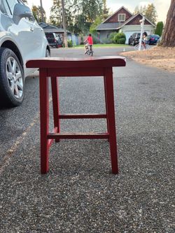 4 red 24' stools