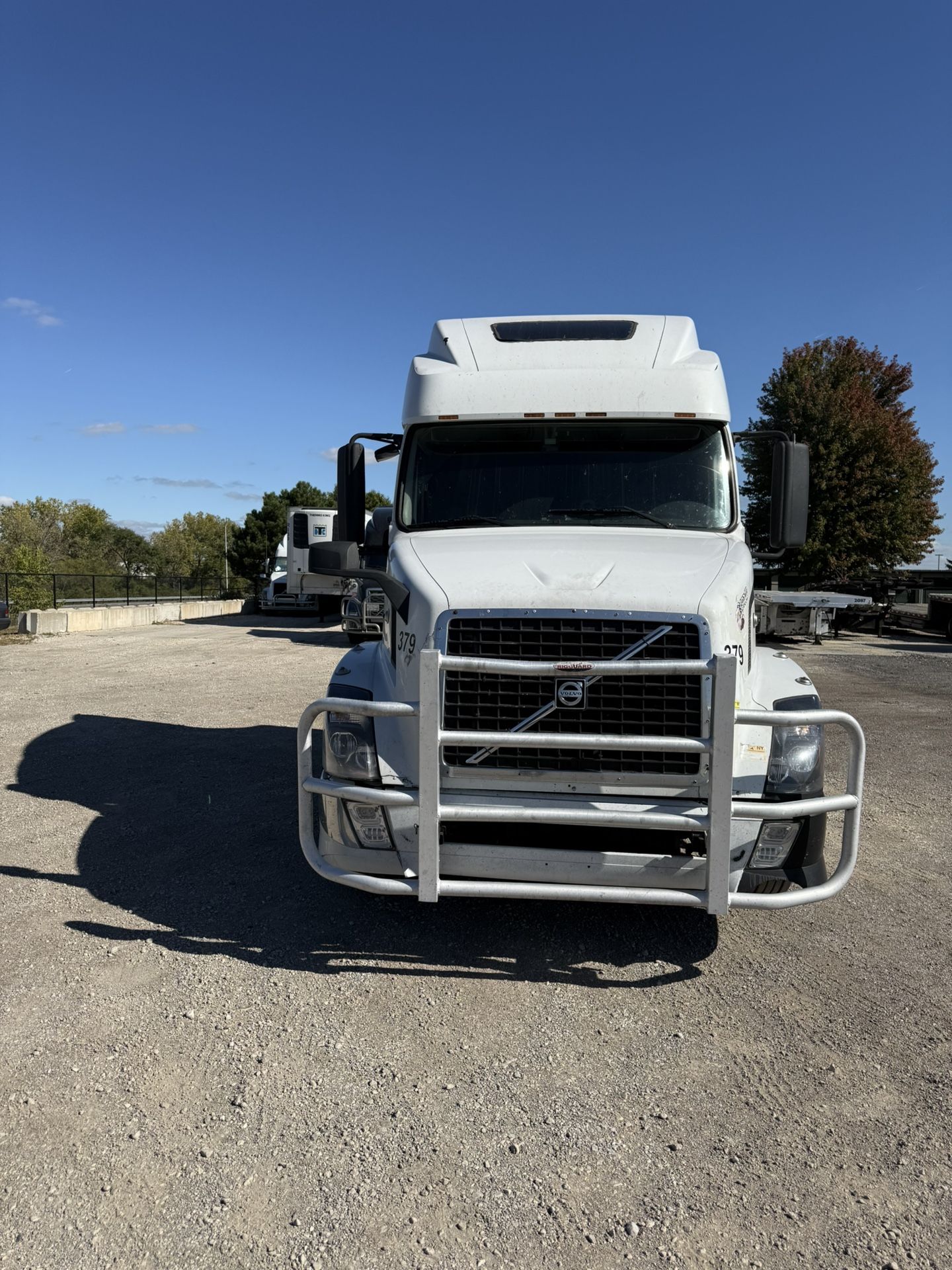 2005 Volvo VNL 780