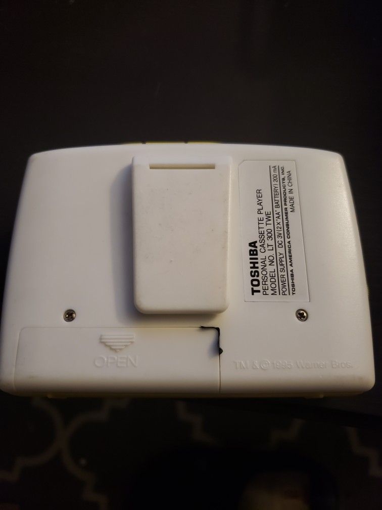 Vintage Toshiba Tweety Bird Looney Toons Walkman Cassette Player