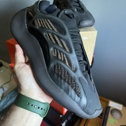 Yeezy 700 Clay Brown Size 10.5