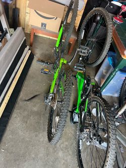 BOYS BIKES