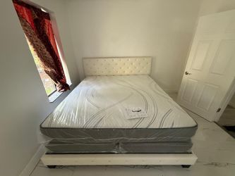 NEW MATTRESS KING SIZE SOFT WITH BOX SPRING