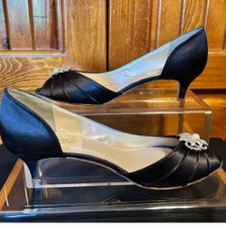 New Never Worn Size 10 1/2  Wide Width 
