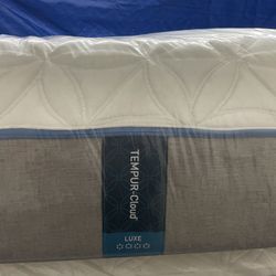 Tempur-Pedic Cloud Luxe. King Size Solid Memory Foam Tempur-Pedic Mattress. I can also deliver Tempur-pedic cloud or Simmons bmmons beauty rest looks.