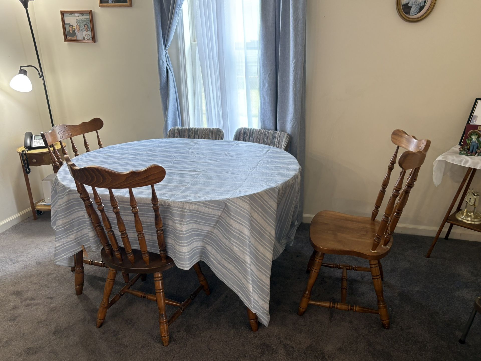 Table With 5 Wooden Chairs