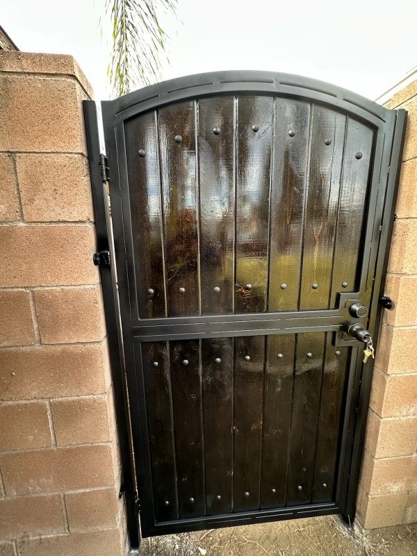 Custom Gate