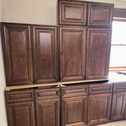 Cherry 8 Piece Kitchen Cabinet Set. 