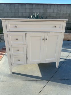 Vanity blanco de 36” new