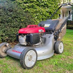 Self Propelled Honda Lawnmower With Bagger for Sale in Raleigh NC OfferUp