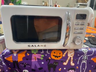 Galanz Retro Compact Microwave White
