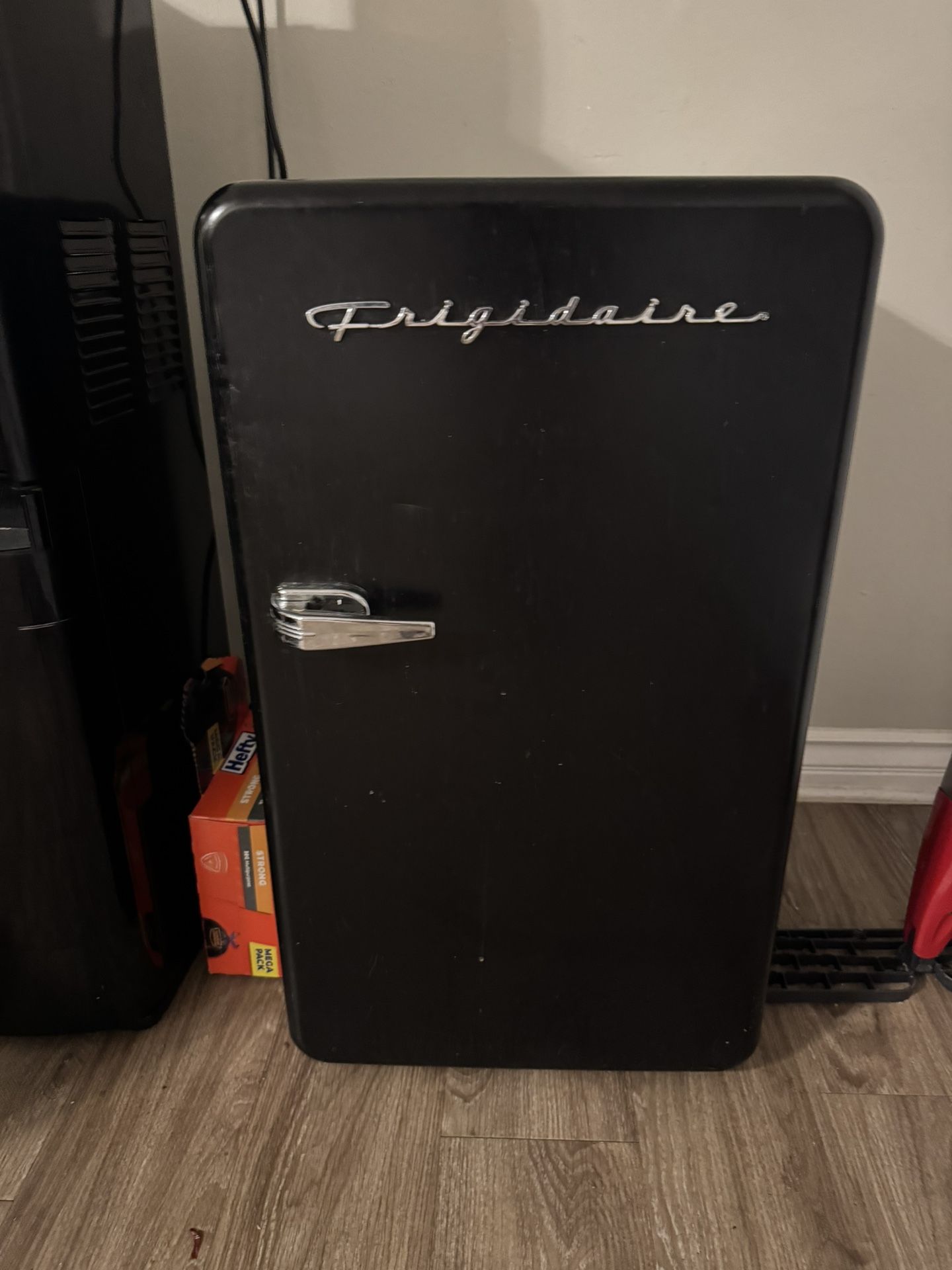 mini fridge 