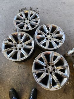 Full Set of 2018 chevy Tahoe alloys 22x9 Offset24 just$1000 only at GM bros garage in s el monte ca