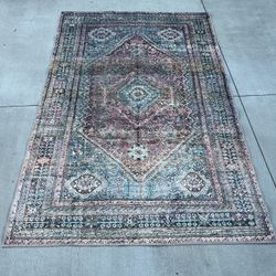 Area Rug Approx 5’ X 7’