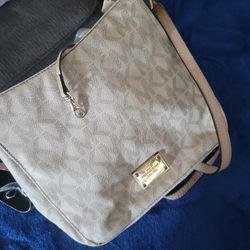 MK tan  Crossbosy Hansbag 